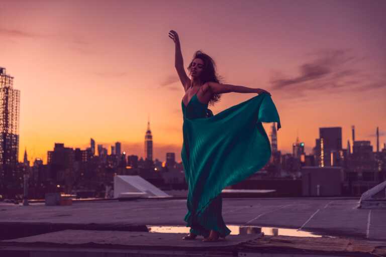 Haley Hoffman Smith releases breakout single ‘Worth the Flight’