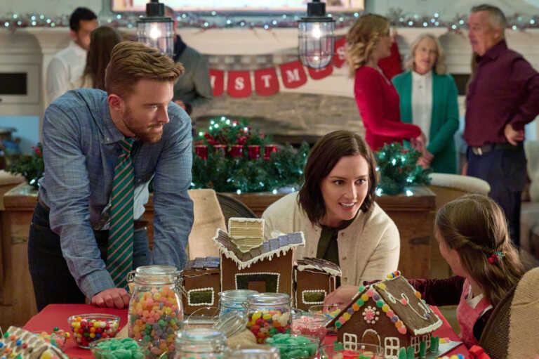 Kat Barrell talks Hallmark’s ‘A Tale of Two Christmases’ and Emma, a lovable screwup